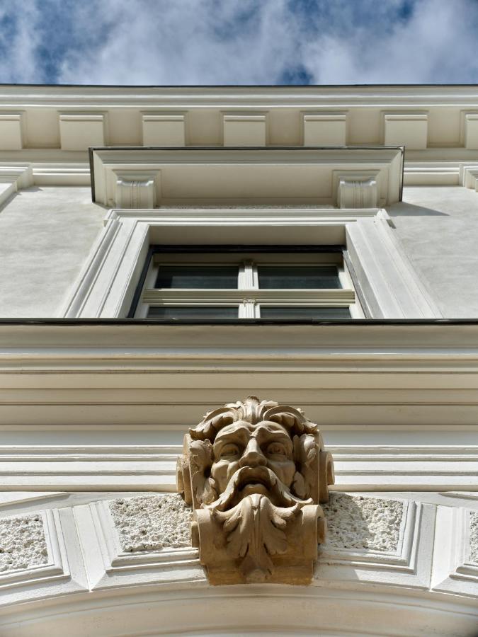 Hotel Altus Palace - Destigo Hotels Breslávia Exterior foto A lion's head on the facade of the building