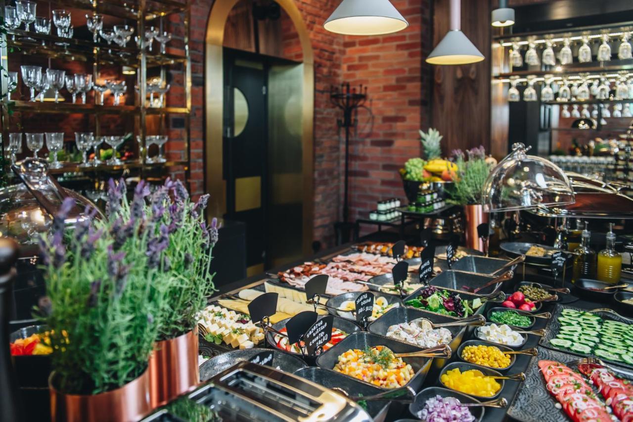 Hotel Altus Palace - Destigo Hotels Breslávia Exterior foto A salad bar